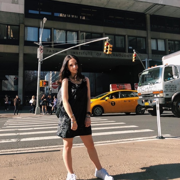 Meet your Poshers, Silvana & Angela - Picture 5 of 7